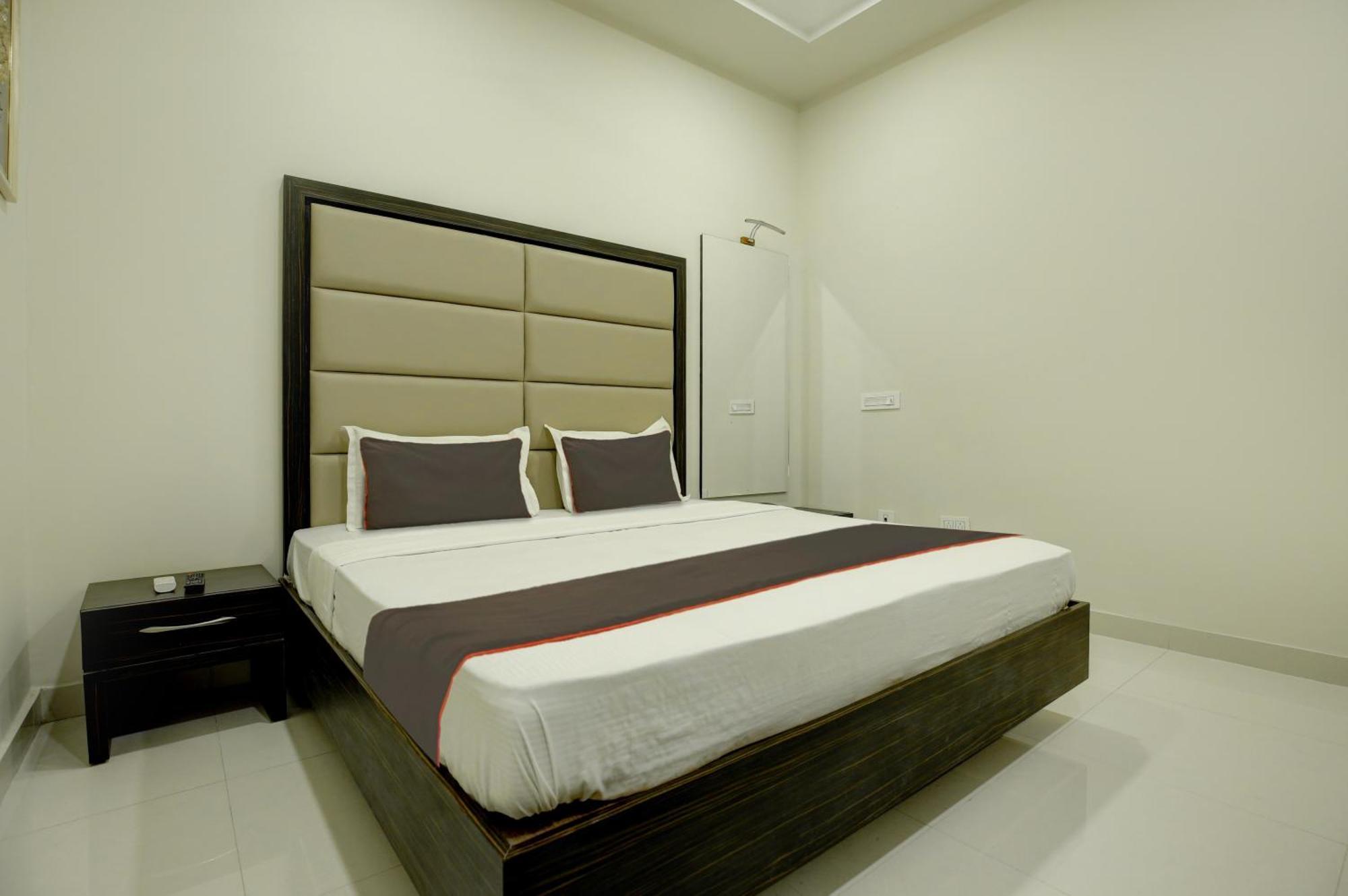 Super Collection O Ovel Hotel Grand Abadpura Exterior photo