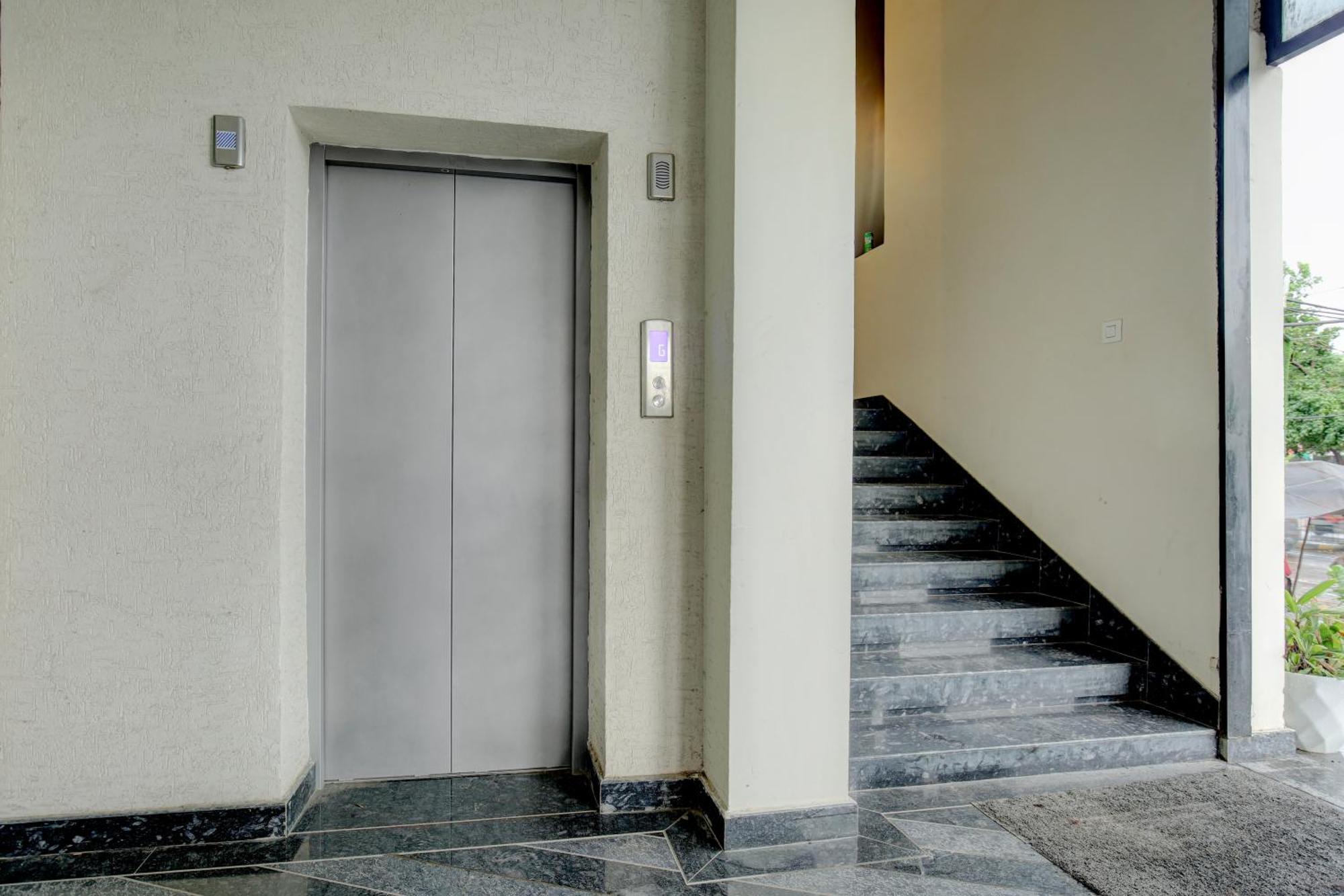 Super Collection O Ovel Hotel Grand Abadpura Exterior photo