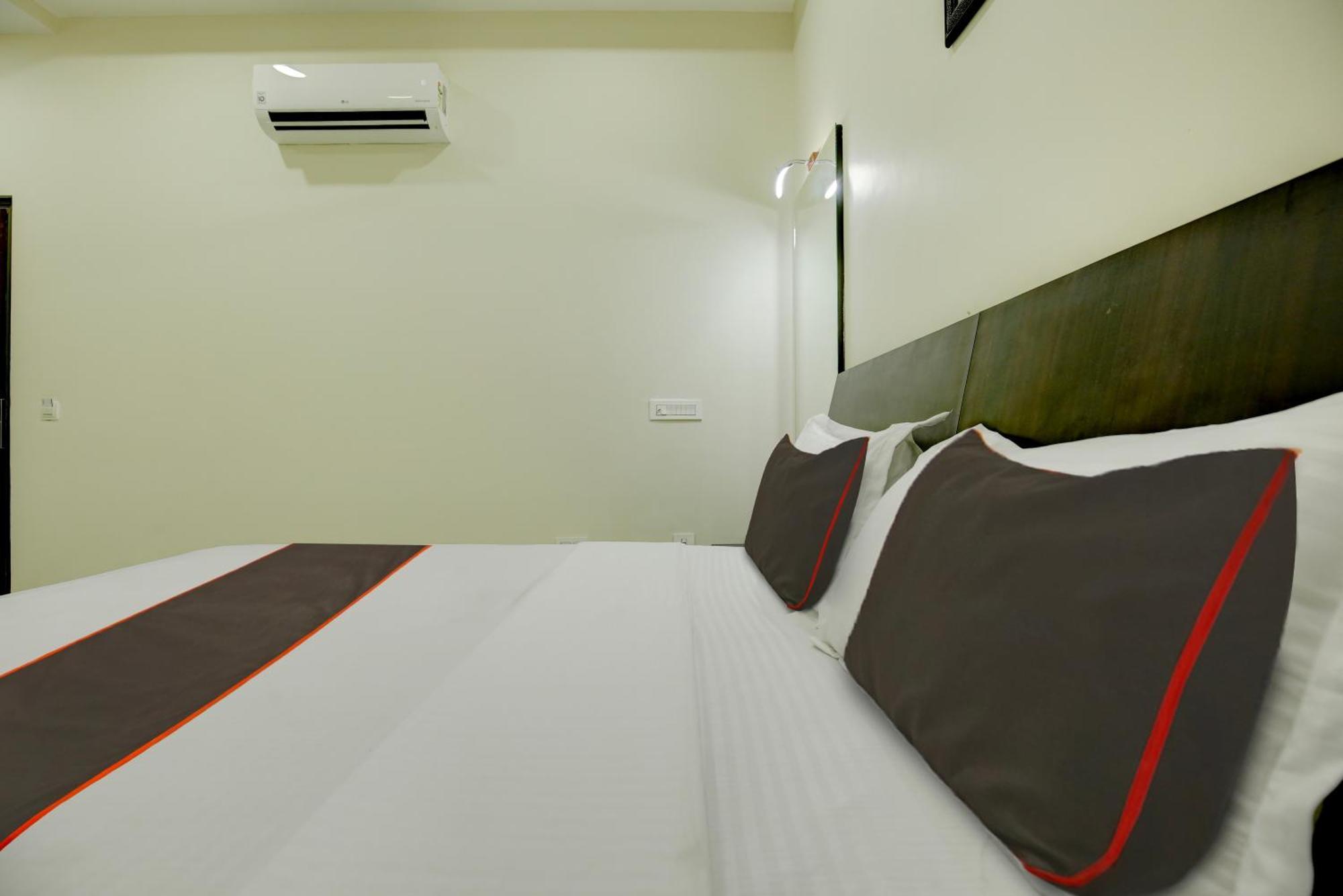 Super Collection O Ovel Hotel Grand Abadpura Exterior photo