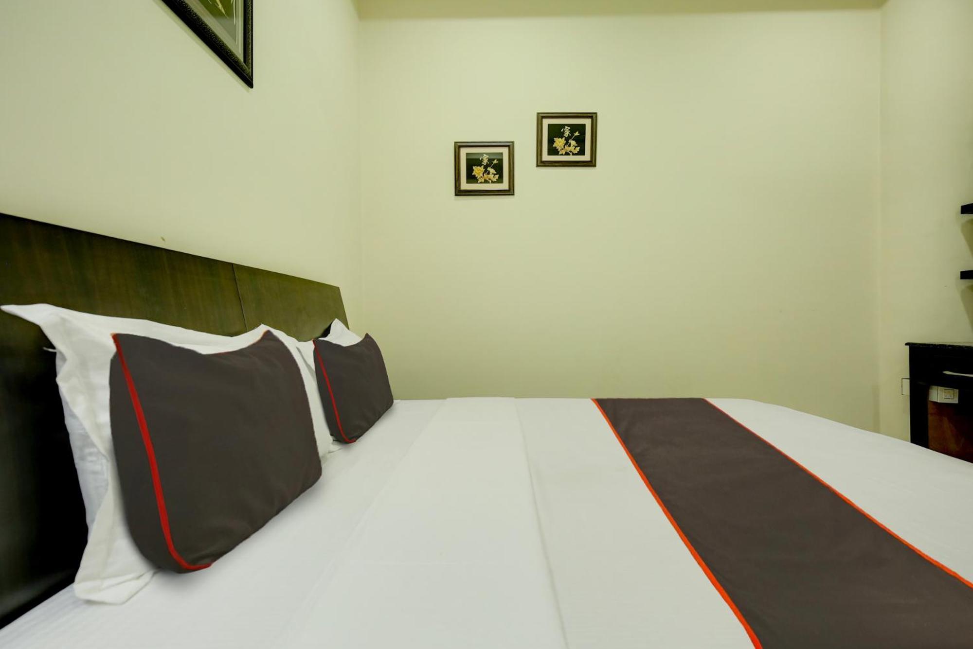 Super Collection O Ovel Hotel Grand Abadpura Exterior photo